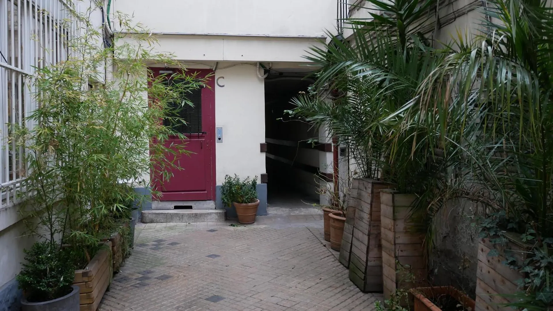 Brand New Studio In Central Near Opera